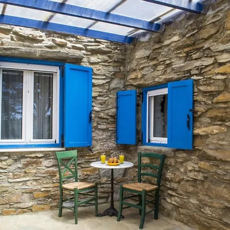 Hébergement de vacances Charming House In Kastanies With Fireplace And View *