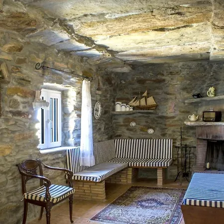 Charming House In Kastanies With Fireplace And View Hébergement de vacances